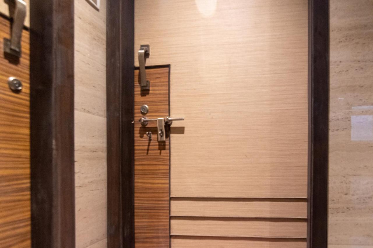 Osi Apartments Bandra West Βομβάη Εξωτερικό φωτογραφία