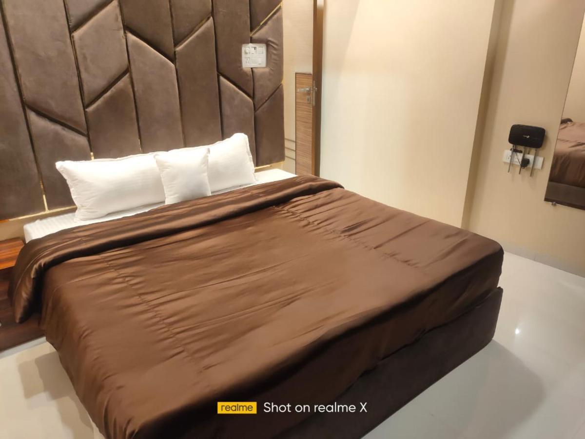 Osi Apartments Bandra West Βομβάη Εξωτερικό φωτογραφία