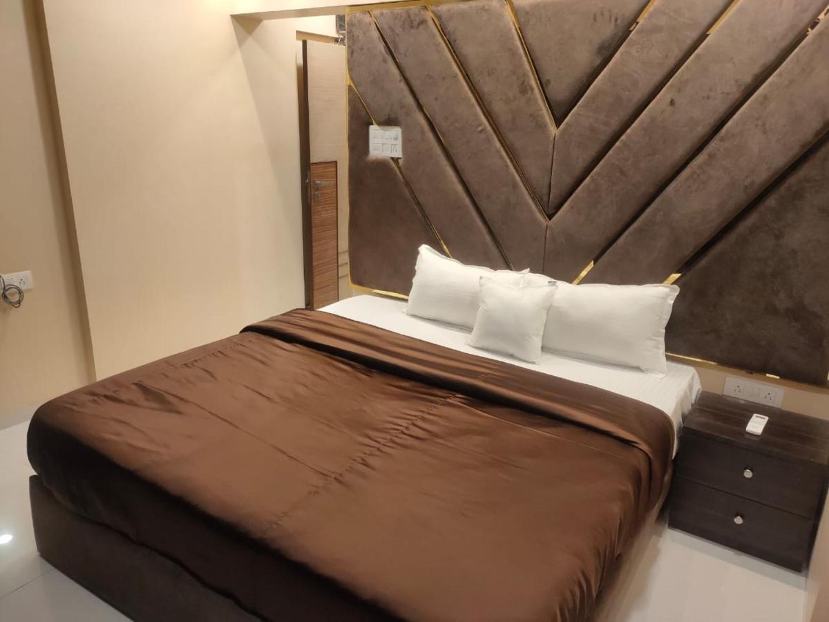 Osi Apartments Bandra West Βομβάη Εξωτερικό φωτογραφία