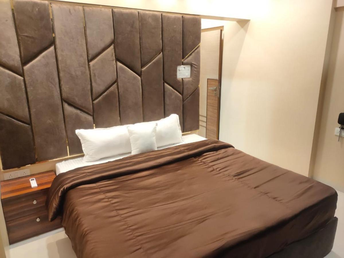 Osi Apartments Bandra West Βομβάη Εξωτερικό φωτογραφία