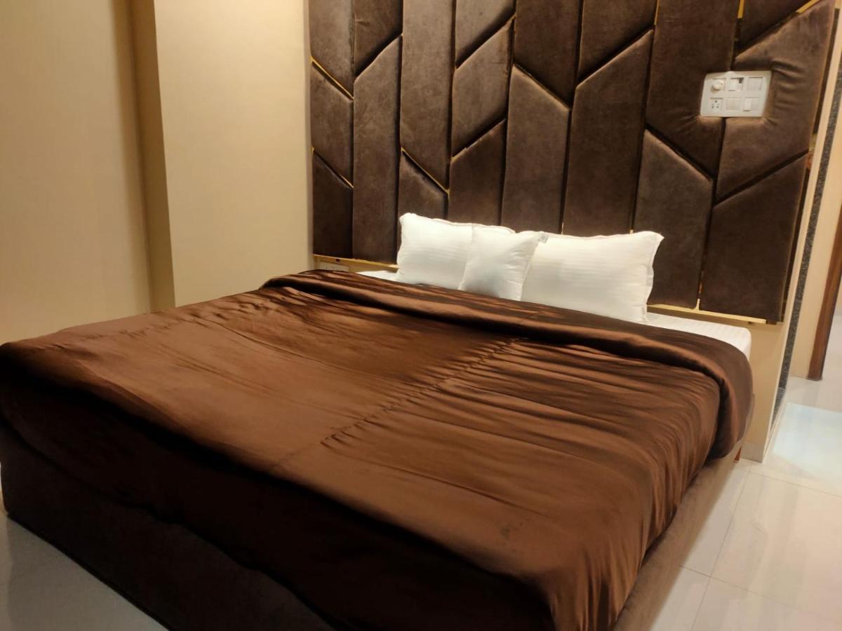Osi Apartments Bandra West Βομβάη Εξωτερικό φωτογραφία